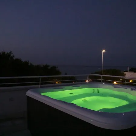 Curri Al Mare Vila