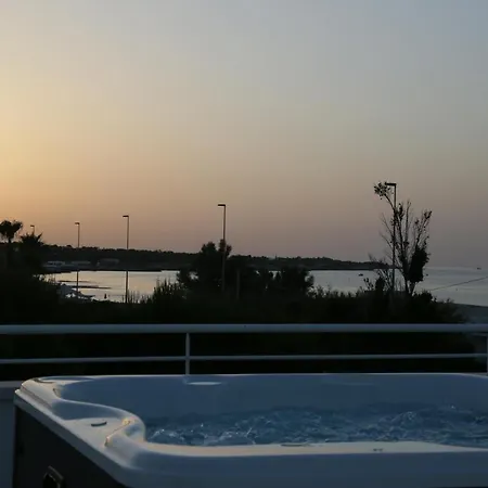 Curri Al Mare Vila Monopoli